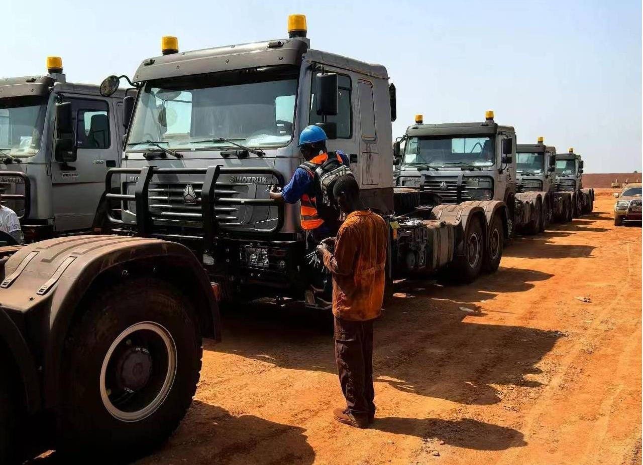 Un Client de Guinée Nous Fait Confiance et Passe une Commande de 6*4 Tracteur HOWO