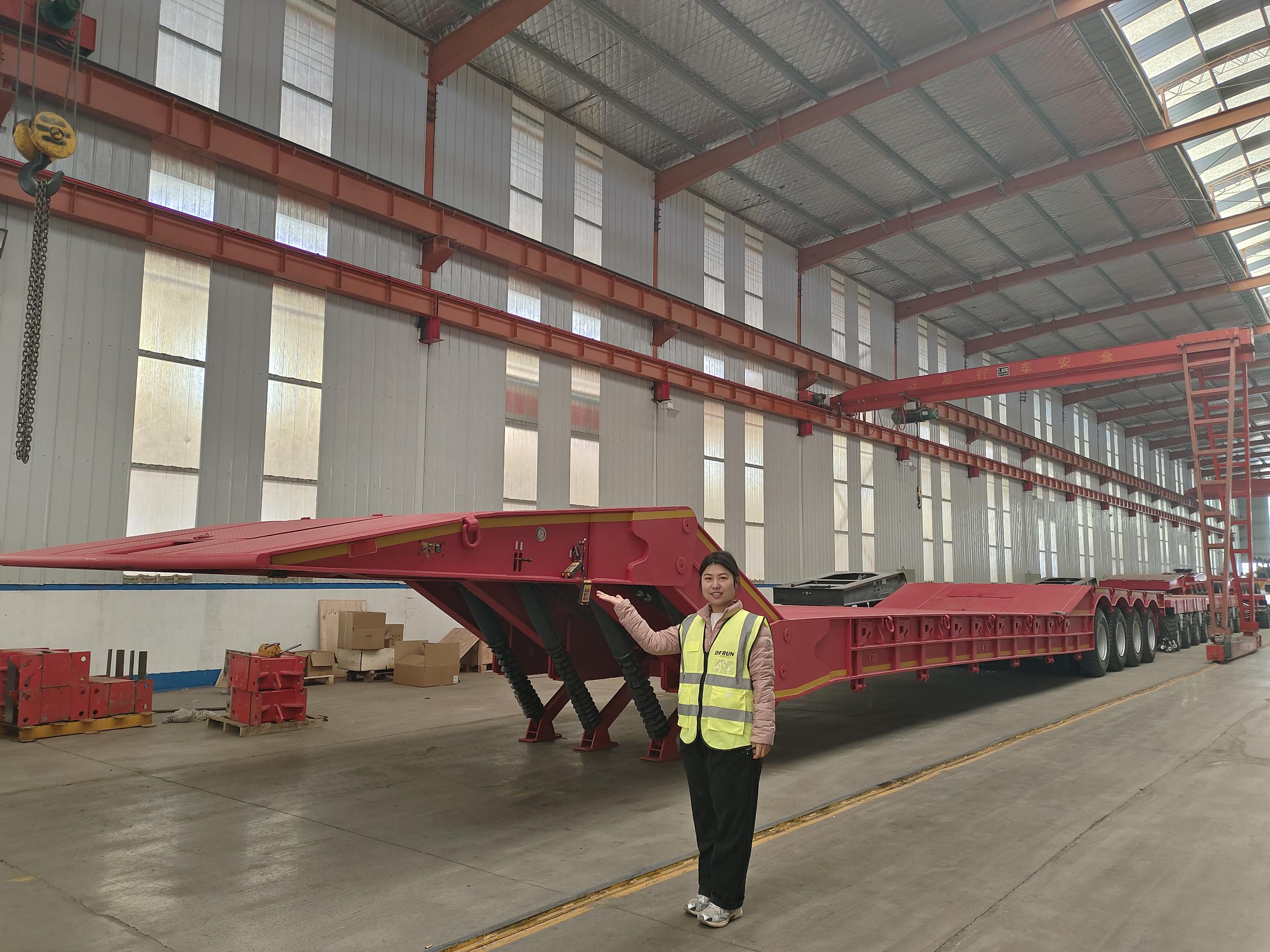 4 essieux remorque surbaissée à col de cygne pliable